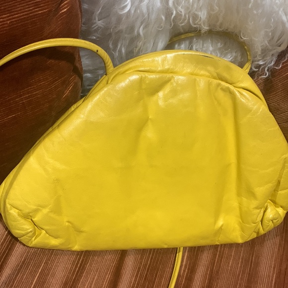 Vintage Yellow Leather Purse with Floret - Picture 6 of 16